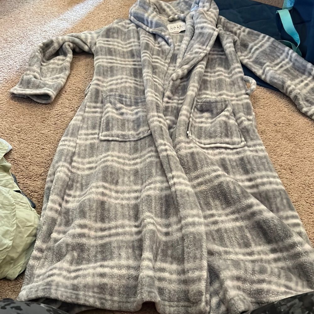 Nicole miller small robe